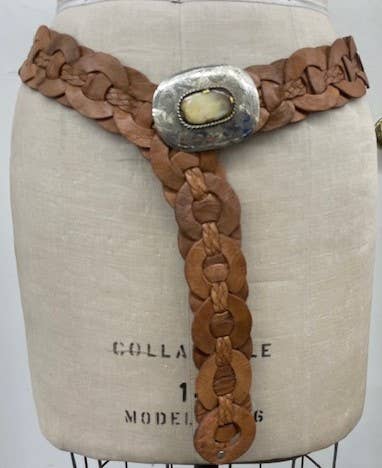 B145 Tan (Light Brown), small oval buckle