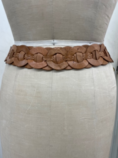 B145 Tan (Light Brown), small oval buckle